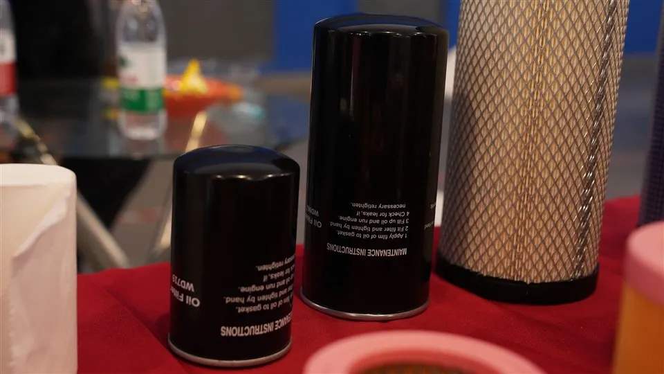 Accessoires automobiles Purificateur de pièces de moteur de bus OEM MD135737 15400-Raf-T01 Filtre à huile lavable pour filtre à carburant pour Mitsubishi Chrysler Toyota Lexus Isuzu