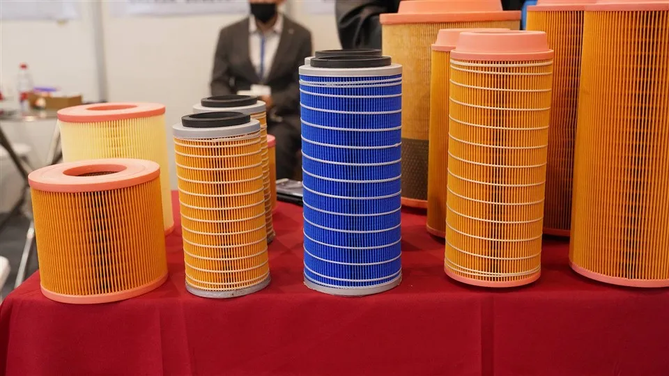 Nouveautés pièces de moteur filtre à huile en argent de haute qualité